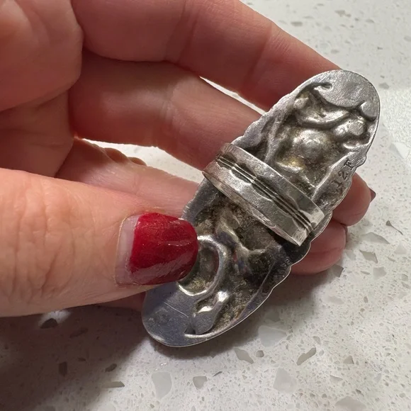 Elegant Sterling Silver Floral Ring - Picture 3 of 7